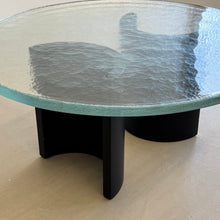Lade das Bild in den Galerie-Viewer, brutalist cast glass coffee table by Heinz Lilienthal - 1970s
