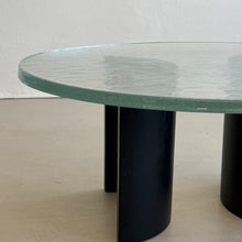 Lade das Bild in den Galerie-Viewer, brutalist cast glass coffee table by Heinz Lilienthal - 1970s
