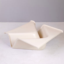 Lade das Bild in den Galerie-Viewer, fiarm space age coffee table by Franca Stagi & Cesare Leonardi