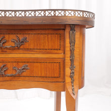Lade das Bild in den Galerie-Viewer, vintage french inlaid rosewood marquetery side table