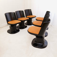 Lade das Bild in den Galerie-Viewer, Space Age dining set chairs &amp; table EMÜ 1970

