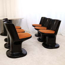 Lade das Bild in den Galerie-Viewer, Space Age dining set chairs &amp; table EMÜ 1970
