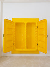Lade das Bild in den Galerie-Viewer, Edition Somop big yellow space age wall cabinet
