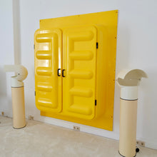 Lade das Bild in den Galerie-Viewer, Edition Somop big yellow space age wall cabinet
