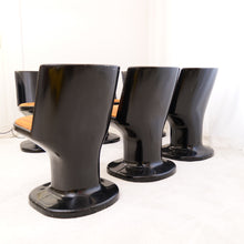 Lade das Bild in den Galerie-Viewer, Space Age dining set chairs &amp; table EMÜ 1970
