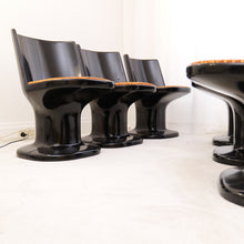 Lade das Bild in den Galerie-Viewer, Space Age dining set chairs &amp; table EMÜ 1970
