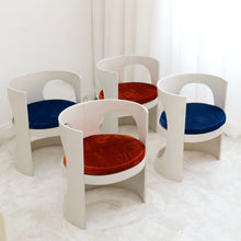 Lade das Bild in den Galerie-Viewer, Arne Jacobsen Pre Pop Asko Chairs
