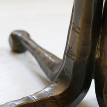 Lade das Bild in den Galerie-Viewer, vintage brutalist bronze table by Lothar Klute
