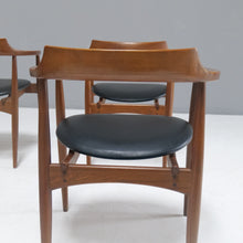 Lade das Bild in den Galerie-Viewer, Arne Wahl Iversen chairs - ST 750 for Niels Eilersen
