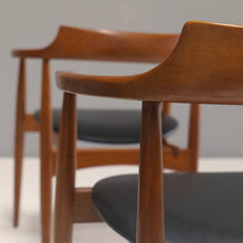 Lade das Bild in den Galerie-Viewer, Arne Wahl Iversen chairs - ST 750 for Niels Eilersen
