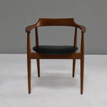 Lade das Bild in den Galerie-Viewer, Arne Wahl Iversen chairs - ST 750 for Niels Eilersen
