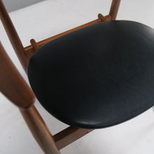 Lade das Bild in den Galerie-Viewer, Arne Wahl Iversen chairs - ST 750 for Niels Eilersen

