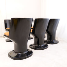 Lade das Bild in den Galerie-Viewer, Space Age dining set chairs &amp; table EMÜ 1970
