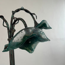 Lade das Bild in den Galerie-Viewer, Brutalist forged copper lamp with emerald green glass in style of Hector Guimard
