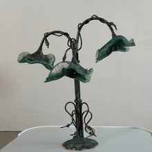 Lade das Bild in den Galerie-Viewer, Brutalist forged copper lamp with emerald green glass in style of Hector Guimard
