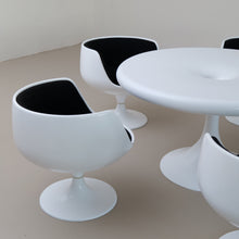 Lade das Bild in den Galerie-Viewer, dining set - sognac chairs Eero Aarnio for Asko

