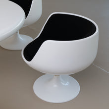 Lade das Bild in den Galerie-Viewer, dining set - sognac chairs Eero Aarnio for Asko
