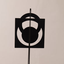 Lade das Bild in den Galerie-Viewer, Arnulf Hoffmann kinetic art sculpture Pendulum
