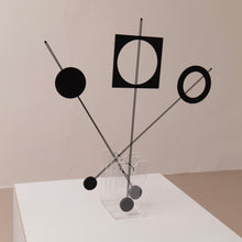 Lade das Bild in den Galerie-Viewer, Arnulf Hoffmann kinetic art sculpture Pendulum
