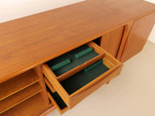 Lade das Bild in den Galerie-Viewer, dänisches teak Sideboard by Johannes Anderson für Uldum  - 1960
