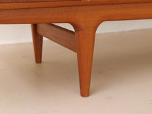 Lade das Bild in den Galerie-Viewer, dänisches teak Sideboard by Johannes Anderson für Uldum  - 1960

