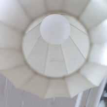 Lade das Bild in den Galerie-Viewer, resin Cocoon lamp by Goldkant in style of Castiglioni
