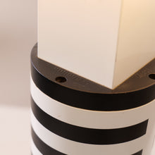 Lade das Bild in den Galerie-Viewer, vintage Artemide Shogun lamp by Artemide - 1980s
