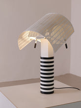 Lade das Bild in den Galerie-Viewer, vintage Artemide Shogun lamp by Artemide - 1980s
