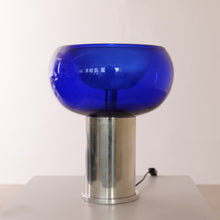 Lade das Bild in den Galerie-Viewer, space age Lampe von Doria mit Kobaltblauem Glas - 1970
