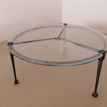 Lade das Bild in den Galerie-Viewer, early Lothar Klute forged round coffee table
