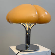 Lade das Bild in den Galerie-Viewer, beige/brown Harvey Guzzini Quadrifoglio lamp - 1970s
