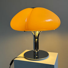Lade das Bild in den Galerie-Viewer, beige/brown Harvey Guzzini Quadrifoglio lamp - 1970s
