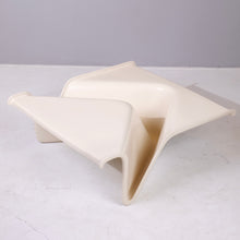 Lade das Bild in den Galerie-Viewer, fiarm space age coffee table by Franca Stagi &amp; Cesare Leonardi
