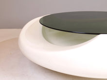 Lade das Bild in den Galerie-Viewer, space age ufo coffee table by Astarte Milano

