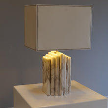 Lade das Bild in den Galerie-Viewer, vintage italian brutalist marble lamp 1980s
