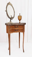 Lade das Bild in den Galerie-Viewer, vintage french inlaid rosewood marquetery side table

