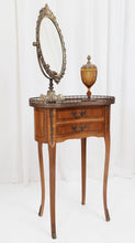 Lade das Bild in den Galerie-Viewer, vintage french inlaid rosewood marquetery side table
